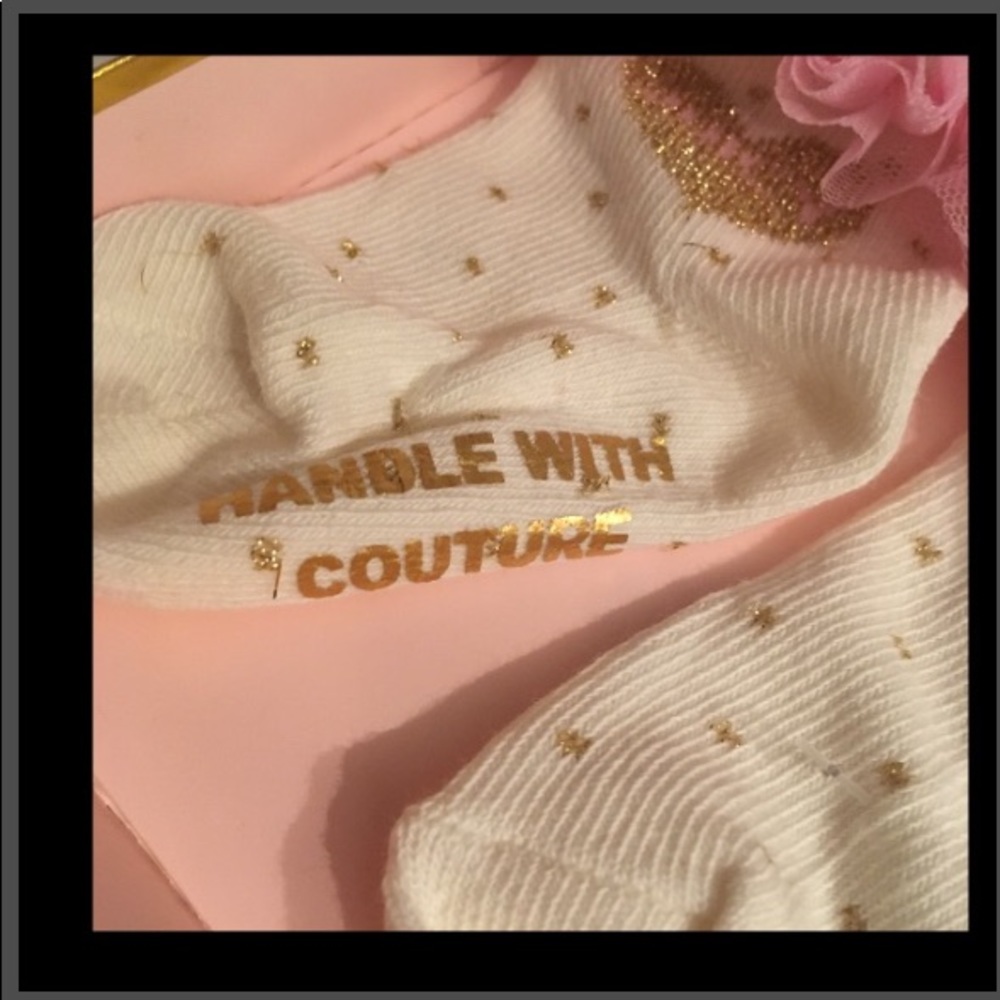 JUICY COUTURE  Infant Hat & Sock Gift Box Set - Picture 6 of 8